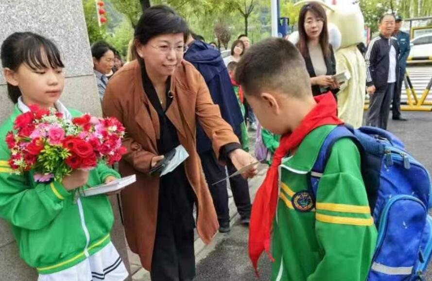 j9九游会真人游戏第一品牌延安市新区第一小学教育集团东关校区集团办学用延安精神教(图5)