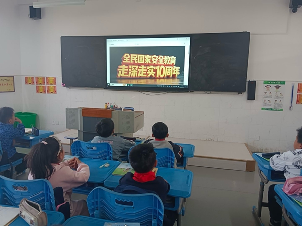 j9九游固镇县希望小学开展全民教育日主题活动(图2)